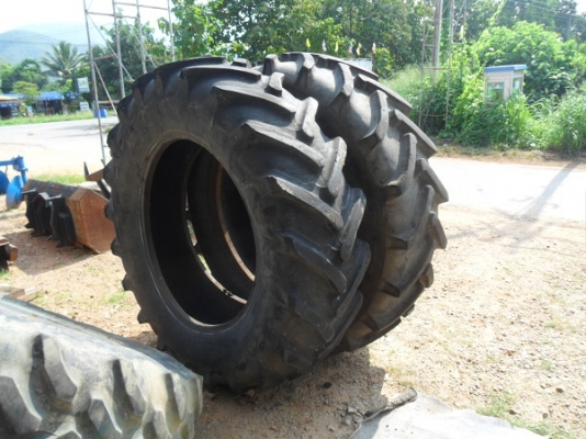 ขายแล้ว ยางหลังรถไถ กู๊ดเยียร์18.4-30พร้อมกระทะล้อติดเวทเก่านอก ใส่รถไถ รถคีบ หรือรถในลานพืชไร่ คู่ละ25,000