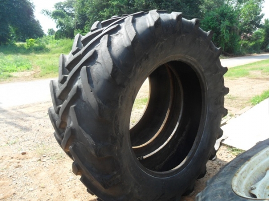 ขายแล้ว ยางหลังรถไถ กู๊ดเยียร์18.4-30พร้อมกระทะล้อติดเวทเก่านอก ใส่รถไถ รถคีบ หรือรถในลานพืชไร่ คู่ละ25,000