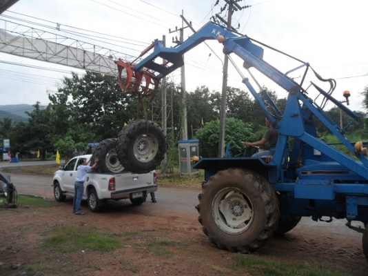 ขายแล้ว ยางหลังรถไถ กู๊ดเยียร์18.4-30พร้อมกระทะล้อติดเวทเก่านอก ใส่รถไถ รถคีบ หรือรถในลานพืชไร่ คู่ละ25,000