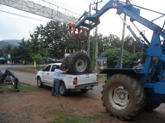 ขายแล้ว ยางหลังรถไถ กู๊ดเยียร์18.4-30พร้อมกระทะล้อติดเวทเก่านอก ใส่รถไถ รถคีบ หรือรถในลานพืชไร่ คู่ละ25,000