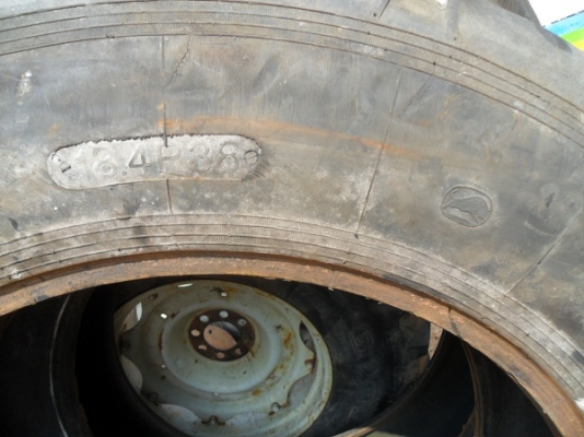 ขายไป จ.เพชรบูรณ์ แล้วยางหลังรถไถถอด\% 18.4-38 เก่านอกดอกสูงๆ ตรากระทิง ยางนอกพร้อมยางใน คู่ละ23,000บาท.