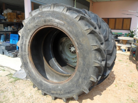 ขายไป จ.เพชรบูรณ์ แล้วยางหลังรถไถถอด\% 18.4-38 เก่านอกดอกสูงๆ ตรากระทิง ยางนอกพร้อมยางใน คู่ละ23,000บาท.