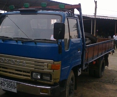 ขายหกล้อ Toyota เครื่อง 100 แรง หัวยกไฟฟ้า คอกไม้สูง ทะเบียนพร้อม