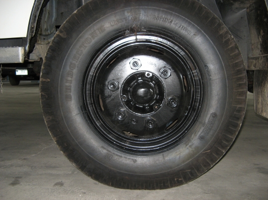 ขาย  6 ล้อ ฮ๊โน่  เมก้า 175 แรง ยาว 6.50  ปี 2006  สภาพสวยเดิมเครื่องดี พร้อมใช้งาน ชมก่อนได้ครับ สนใจติดต่อ 081-9425443