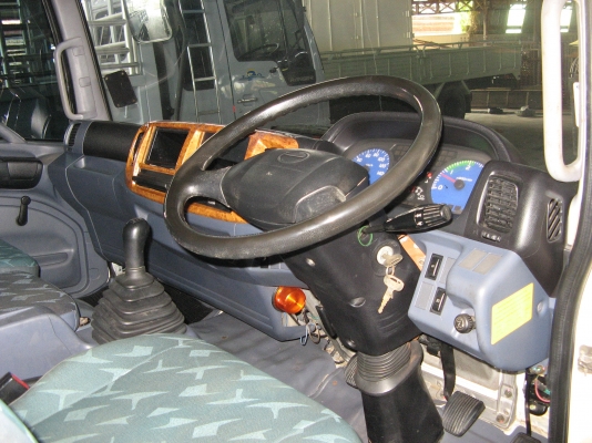 ขาย  6 ล้อ ฮ๊โน่  เมก้า 175 แรง ยาว 6.50  ปี 2006  สภาพสวยเดิมเครื่องดี พร้อมใช้งาน ชมก่อนได้ครับ สนใจติดต่อ 081-9425443