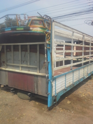 กะบะ6ล้อ ยาว5.60 กว้าง 2.25 ครัชซี 79 cm. พื้นเหล็ก ติดต่อคุณสุชาติ 0819010067