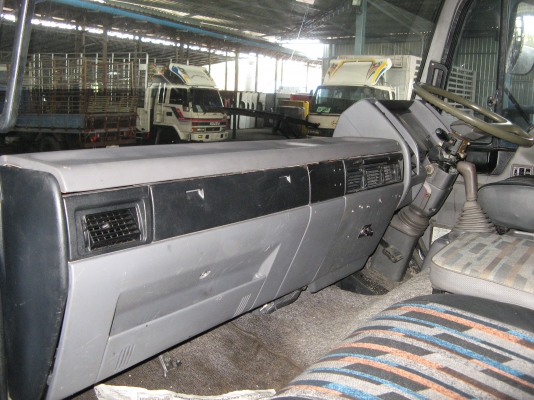 ขาย 6ล้อ ฮีโน่ สิงห์ไฮเทค 210 แรง ยาว 7.10  สภาพสวยเดิมเครื่องดี พร้อมใช้งาน ชมก่อนได้ครับ สนใจติดต่อ 081-9425443