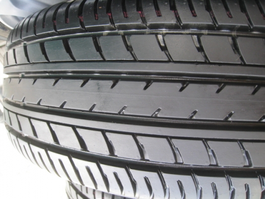 ขายล้อแม็กป้ายแดง new vios 15" ยางปี13 สนใจติดต่อเล็กคลองสาม (081-3747940)