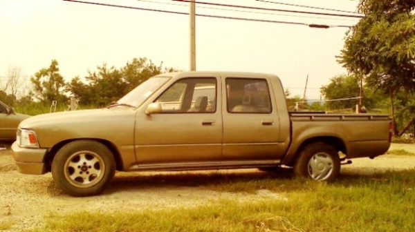 ขายรถ โตโยต้า ไมตี้เอกซ์ 4 ประตู(Mighty-X)เกียร์ธรรมดา+ เครื่องดีเซล2500(2L) แชสซีสวย+เครื่องแน่น+แอร์เย็น+พ.เพาเวอร์