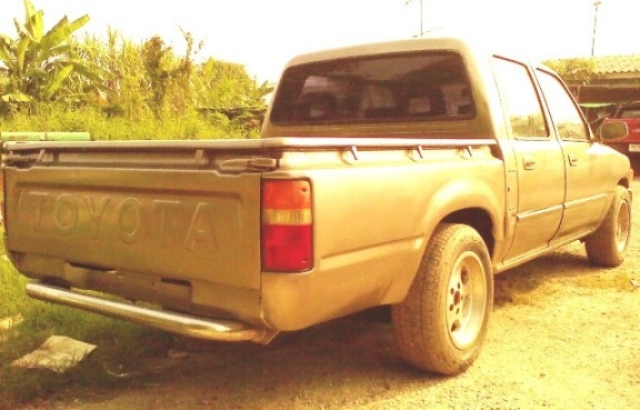 ขายรถ โตโยต้า ไมตี้เอกซ์ 4 ประตู(Mighty-X)เกียร์ธรรมดา+ เครื่องดีเซล2500(2L) แชสซีสวย+เครื่องแน่น+แอร์เย็น+พ.เพาเวอร์