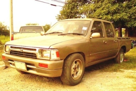 ขายรถ โตโยต้า ไมตี้เอกซ์ 4 ประตู(Mighty-X)เกียร์ธรรมดา+ เครื่องดีเซล2500(2L) แชสซีสวย+เครื่องแน่น+แอร์เย็น+พ.เพาเวอร์