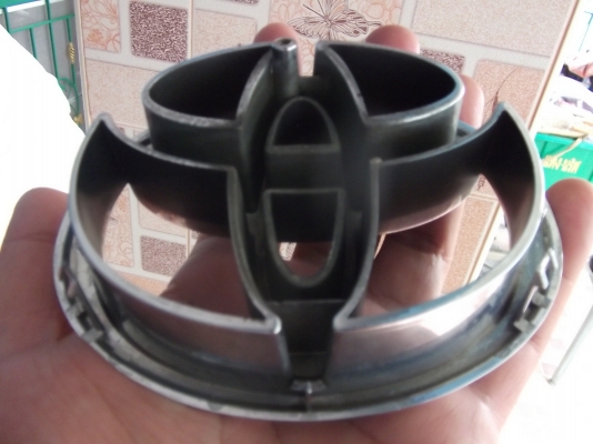 โลโก้ TOYOTA แท้ๆ ติดกระจังหน้ารถตัวใหญ่ โลโก้ TOYOTA แท้ๆ ติดกระจังหน้ารถตัวใหญ่