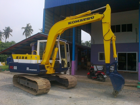 ต้องการขายรถKOMATSU PC60-5