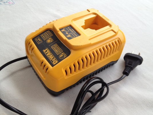 แท่นชาร์จมือสอง DeWALT DC9310 7.2V-18V Lithium Ion Charger 220V Australia plug แท่นชาร์จมือสอง DeWALT DC9310 7.2V-18V Lithium Ion Charger 220V Australia plug
