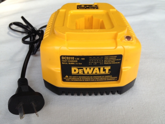 แท่นชาร์จมือสอง DeWALT DC9310 7.2V-18V Lithium Ion Charger 220V Australia plug