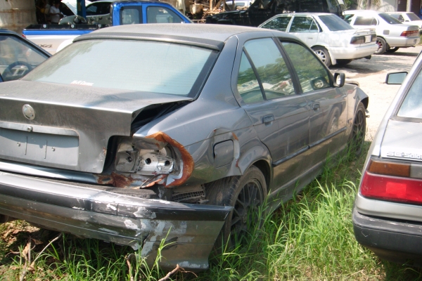 ขาย bmw 318i เครื่องดีระบบใช้ได้เหมือนเดิมทะเบียนโอน