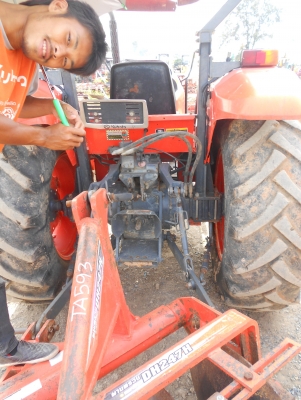 ขายแทรกเตอร์ คูโบต้า รุ่น M6040SU