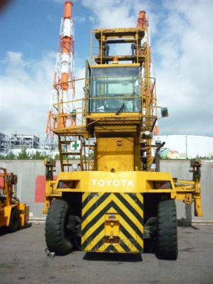 ** LOT 16/10/2556 ** ** รถยกตู้ ** TOYOTA 2FDH200 เครื่องยนต์ดีเซล เกียร์ AUTO สามารถยกได้ 4 ชั้น สนใจติดต่อสอบถามได้ที่ 083-062-223 ค่า ^^