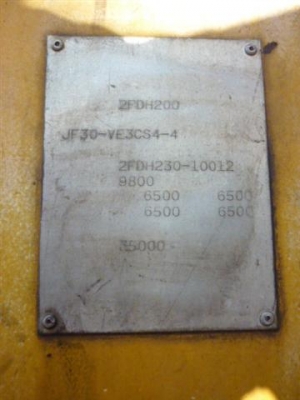 ** LOT 16/10/2556 ** ** รถยกตู้ ** TOYOTA 2FDH200 เครื่องยนต์ดีเซล เกียร์ AUTO สามารถยกได้ 4 ชั้น สนใจติดต่อสอบถามได้ที่ 083-062-223 ค่า ^^