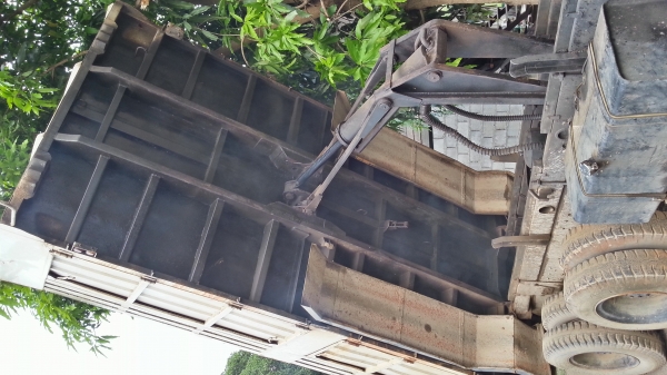 รถบรรทุกสิบล้อ Isuzu Rocky 195