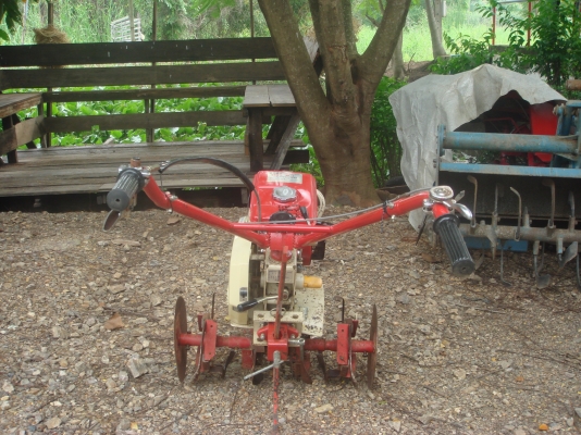 รถพรวนดิน