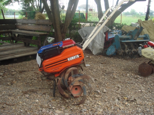 รถพรวนดิน