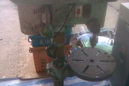 สว่านแท่นสภาพพร้อมใช้งานครับ  มอเตอร์มิสซู 1/4  แรงครับความสูงประมาณ เมตรครับ ขนาด 8 หุนครับราคานี้คุ้มครับ