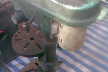 สว่านแท่นสภาพพร้อมใช้งานครับ  มอเตอร์มิสซู 1/4  แรงครับความสูงประมาณ เมตรครับ ขนาด 8 หุนครับราคานี้คุ้มครับ