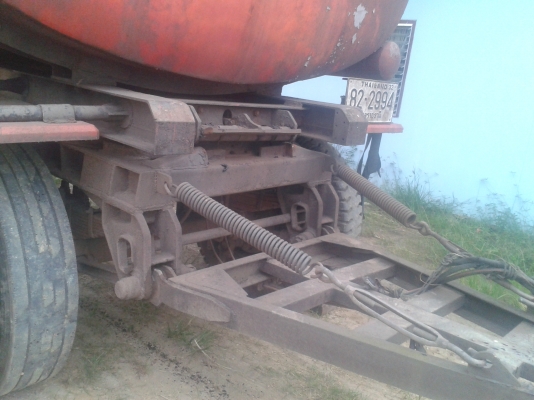 ขายหางพ่วง บรรทุกของเหลวถูกๆ