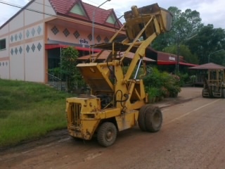 ขาย KOMATSU SD10 เครื่องอิซูซุดีเซล