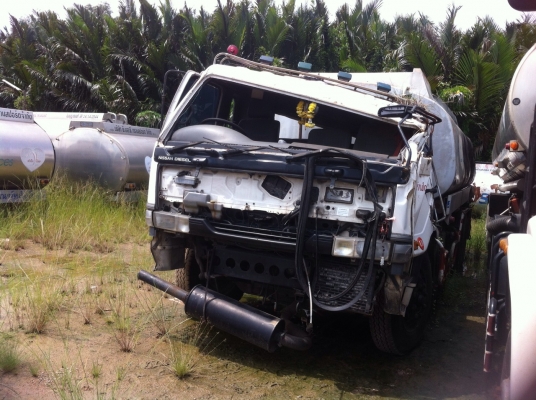 ต้องการขายรถตามสภาพนิสันยูดีเครื่อง250แรงปี45สนใจติดต่อเจ้าของด่วนมาก่อนได้ก่อน