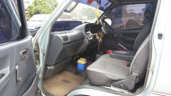 ขายรถตู้ สภาพสวย แอร์เย็น ปี38 ขายรถตู้ สภาพสวย แอร์เย็น ปี38