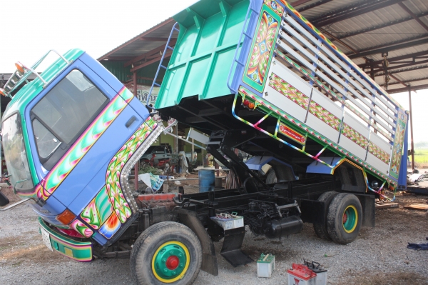 ขาย6ล้อ อีซูซุ 175 เเรง 6สูบ