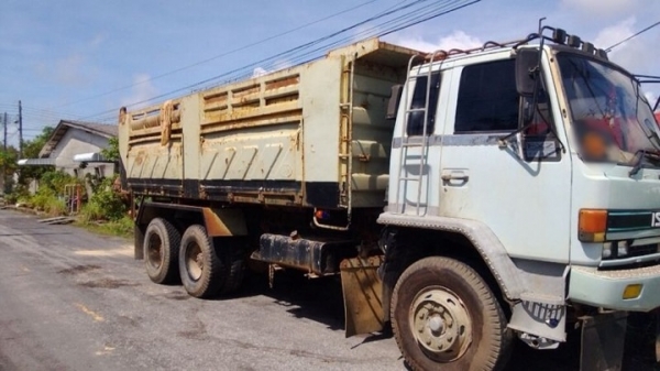 รถอีซูซุ 10 ล้อดั้ม FXZ 240 แรงม้า. นางฟ้าแท้.  สนใจติดต่อ 081 - 6079515