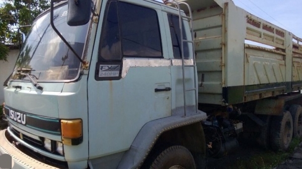 รถอีซูซุ 10 ล้อดั้ม FXZ 240 แรงม้า. นางฟ้าแท้. สนใจติดต่อ 081 - 6079515 รถอีซูซุ 10 ล้อดั้ม FXZ 240 แรงม้า. นางฟ้าแท้. สนใจติดต่อ 081 - 6079515