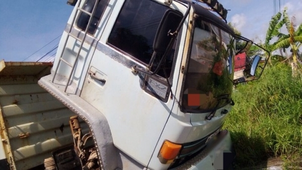 รถอีซูซุ 10 ล้อดั้ม FXZ 240 แรงม้า. นางฟ้าแท้. สนใจติดต่อ 081 - 6079515 รถอีซูซุ 10 ล้อดั้ม FXZ 240 แรงม้า. นางฟ้าแท้. สนใจติดต่อ 081 - 6079515