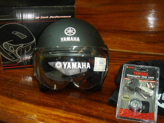 ขายหมวกกันน็อก Yamaha+กุญแจล็อกดิส 1 ชุด