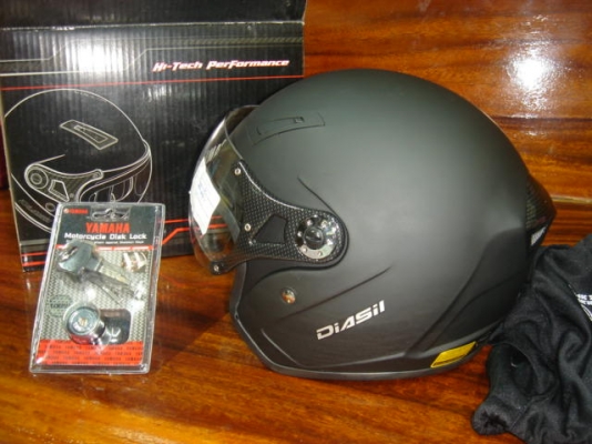 ขายหมวกกันน็อก Yamaha+กุญแจล็อกดิส 1 ชุด