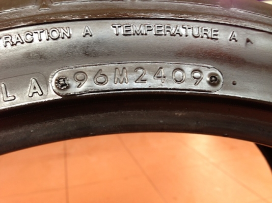 ขายยาง Nitto555 245/35/ZR20 japan สภาพสวย70\% กลางปี09 คู่ละ 4,300 Call 0899672139 นายครับ บริการจัดส่งทั่วประเทศครับ