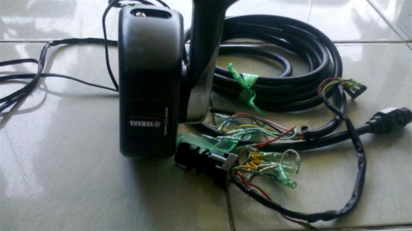 Control Yamaha 704 Top mount