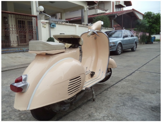 Vespa สีครีมลดสุดๆ 35000 บาท Vespa สีครีมลดสุดๆ 35000 บาท