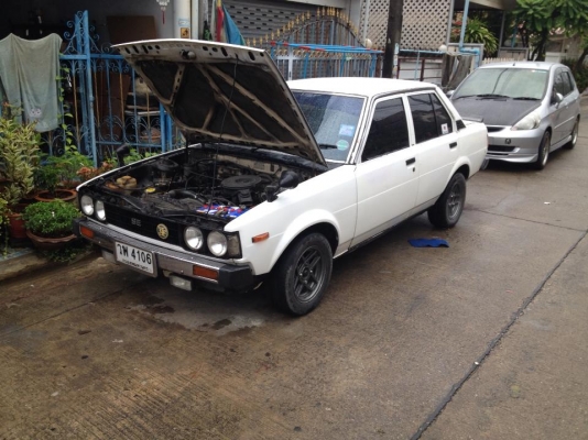 ขออณุญาติ ขาย ครับ toyota ke 70 สภาพพร้อมใช้ ไฟกลมเเท้ กระจกเรโททรงกระสุน ล้อ tom เเท้ หางหลังยุ่นเเท้ โลโก้ jaf เเท้ เเอรหนาวมากกกกก เครื่องเพิ่งโอเวอฮอลมา ไม่หลวม ควันไม่ไหล ระบบไฟครบๆไฟติดทุกดวง ภาษีไม่ขาด เครือง เดิม 5เกียร เเบตใหม่ ยางดี สีพอได้ ขับไ