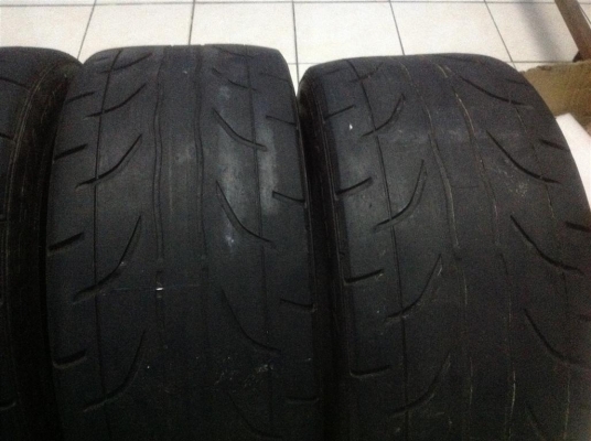 ขายยาง DUNLOP Z1 235/45/17 ปี 11 สภาพสวย ๆ ชุดละ 5000