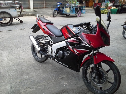 CBR สีแดง ดำ รถบ้าน สวยมาก ชุดสีสวยสด เครื่องเดิมๆ เอกสารชุดโอนลอยครบ ทดลองขับได้จ้า