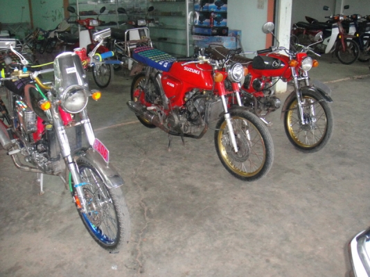 ขาย A 100 สีแดง เครื่องโซ 125 ดิสหน้า-หลัง มีเล่มเครื่อง ขาย A 100 สีแดง เครื่องโซ 125 ดิสหน้า-หลัง มีเล่มเครื่อง