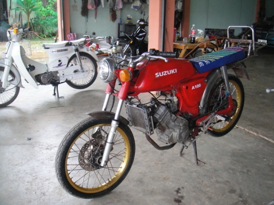 ขาย A 100 สีแดง เครื่องโซ 125 ดิสหน้า-หลัง มีเล่มเครื่อง ขาย A 100 สีแดง เครื่องโซ 125 ดิสหน้า-หลัง มีเล่มเครื่อง