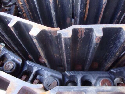 ขายด่วน!!! โซ่ติดแผ่น KOMATSU ของใหม่พร้อมใช้งานค่ะ