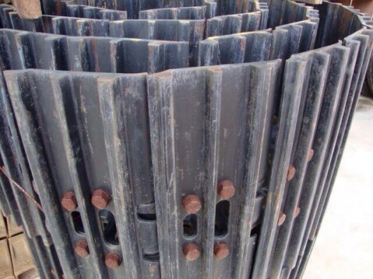 ขายด่วน!!! โซ่ติดแผ่น KOMATSU ของใหม่พร้อมใช้งานค่ะ