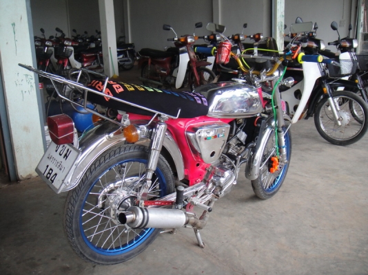 ขาย A 100 สีแดง เครื่องโซ 125 มีเล่มเครื่อง ขาย A 100 สีแดง เครื่องโซ 125 มีเล่มเครื่อง