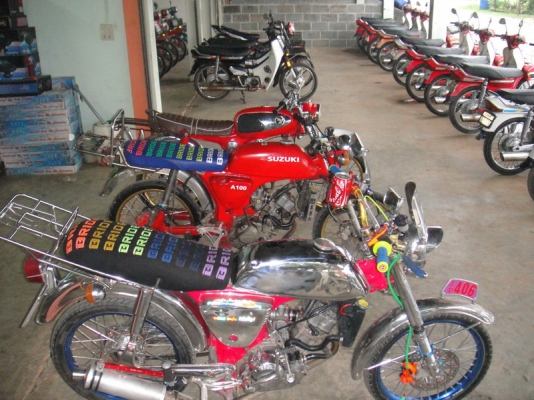 ขาย A 100 สีแดง เครื่องโซ 125 มีเล่มเครื่อง ขาย A 100 สีแดง เครื่องโซ 125 มีเล่มเครื่อง